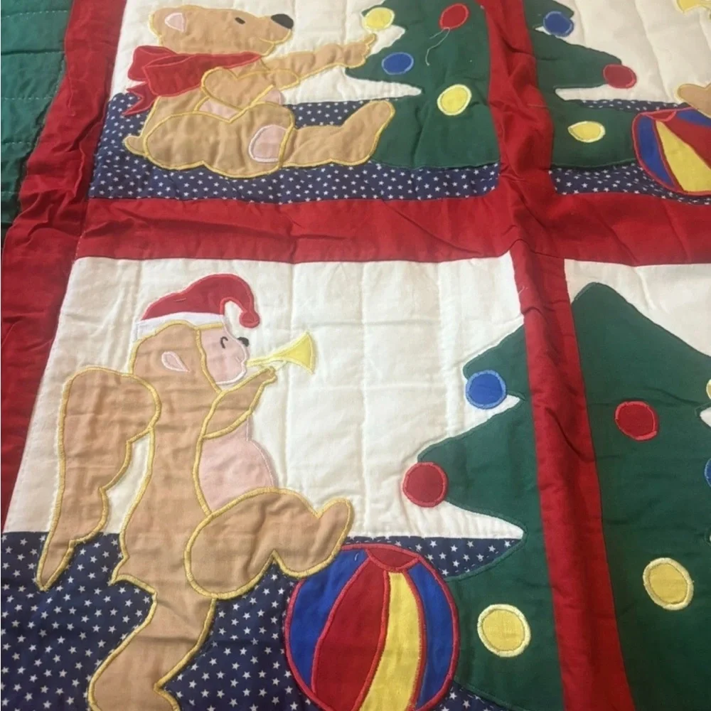 NWT Vintage Christmas/Holiday “Playful bears” Hand Quilted Blanket/throw 50x60